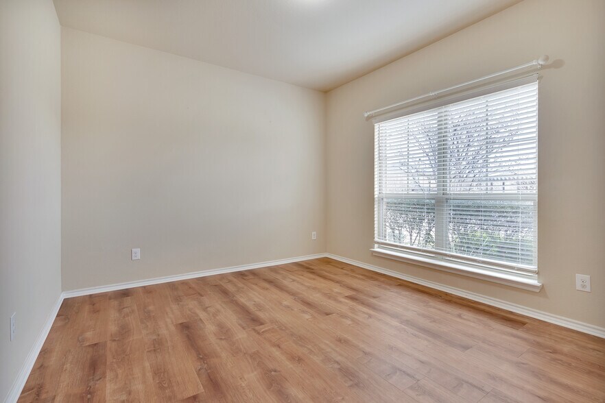 Building Photo - 117 Oakmont Dr