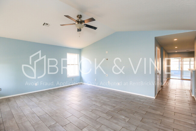 Building Photo - 920 Periwinkle Dr