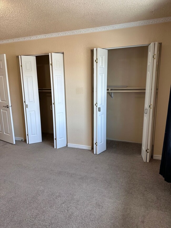 Building Photo - Affordable East Anchorage with W/D in Unit