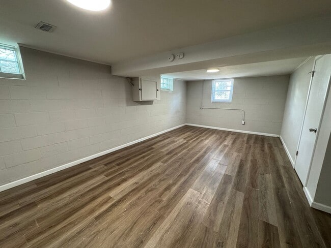 Building Photo - 3 Bedroom 2 Bath house in Bettendorf