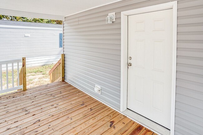 Building Photo - 766 Wall St