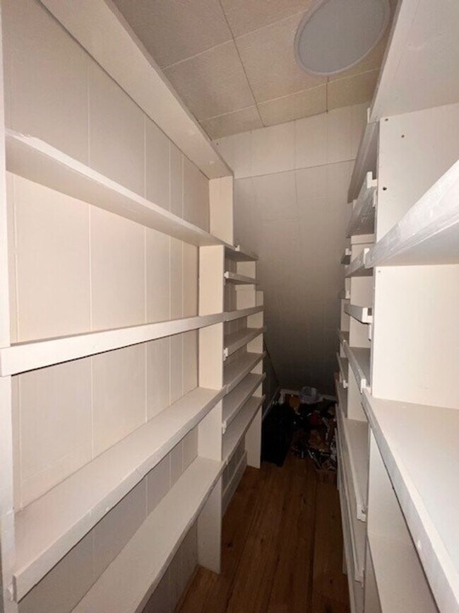 Building Photo - 2167