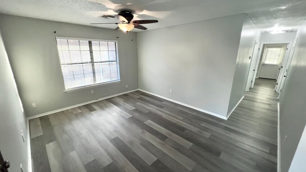 Building Photo - 313 Titan Dr