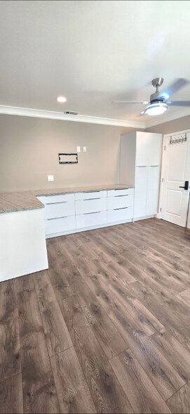 Building Photo - 12 undisclosed