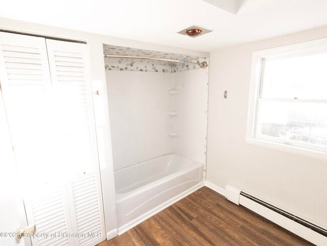 Building Photo - 418 W Market St