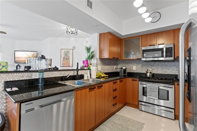 Building Photo - 16699 Collins Ave