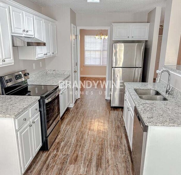 Building Photo - 6202 Hickory Ln Cir