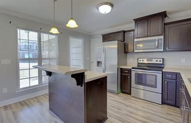 Building Photo - 175 Grandview Dr