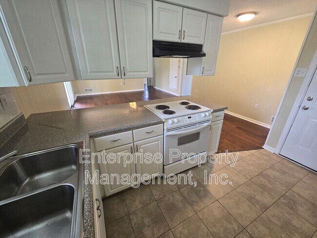 Building Photo - 6967 Dawnhill Rd