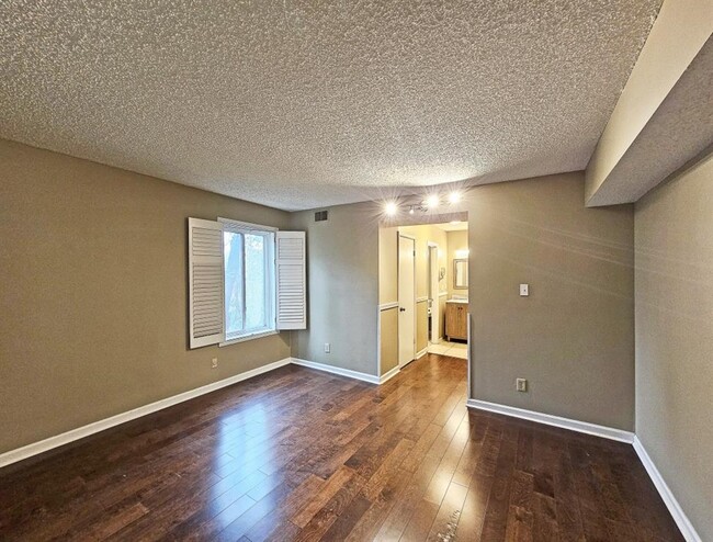 Building Photo - 597 Emory Oaks Way