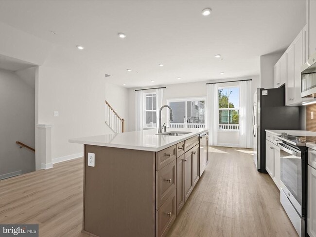 Building Photo - 7840 Blackbriar Wy