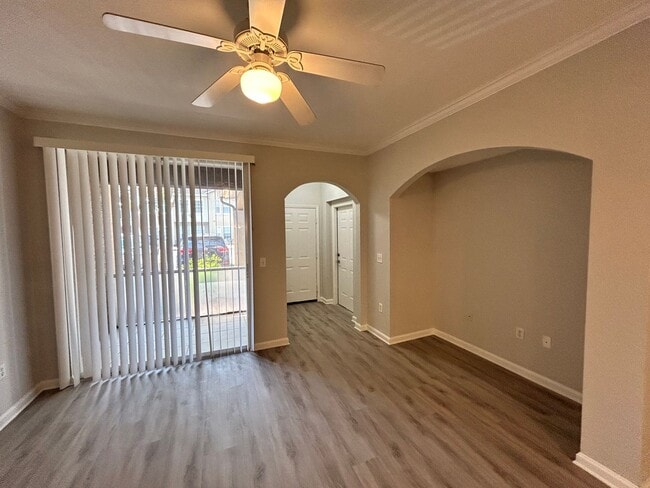 Building Photo - Lovely 2/2 Ground Floor Condo For Rent in ...