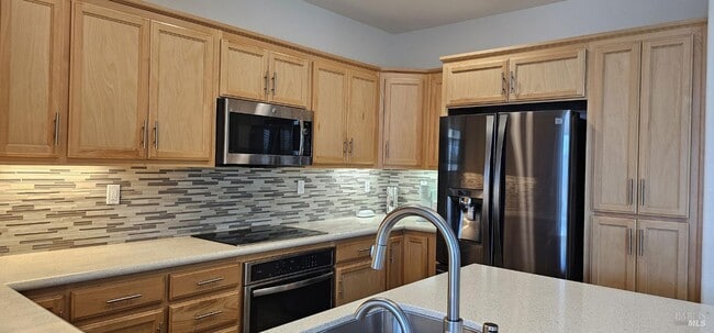 Building Photo - 366 Silver Ridge Dr