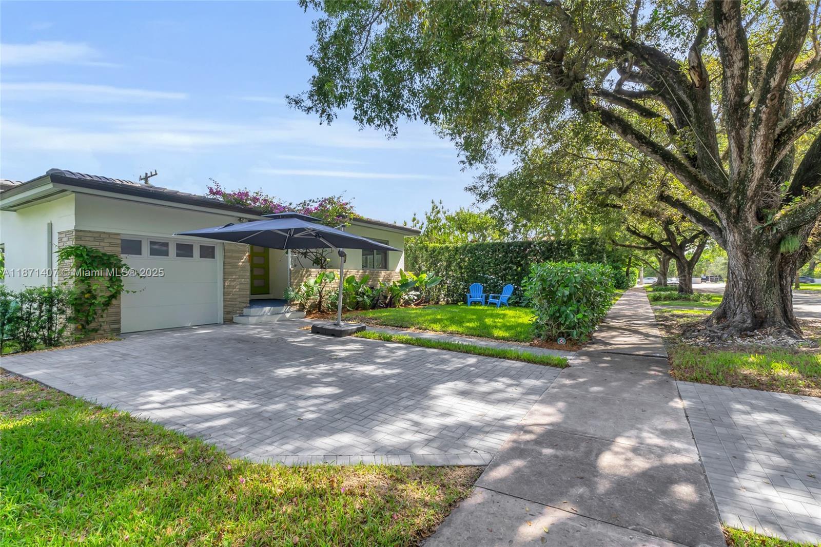 Building Photo - 415 Velarde Ave
