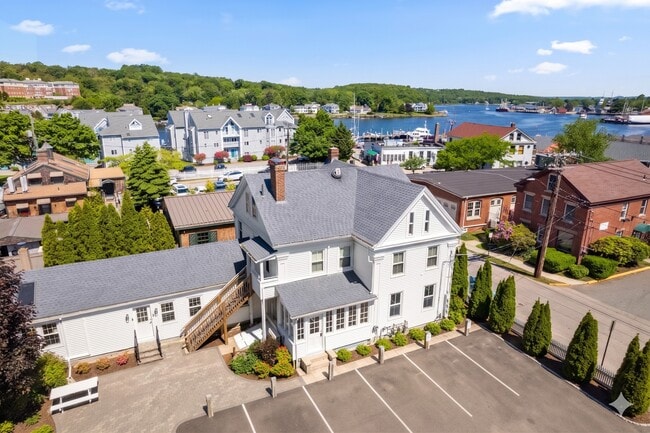 Building Photo - 6 Church St