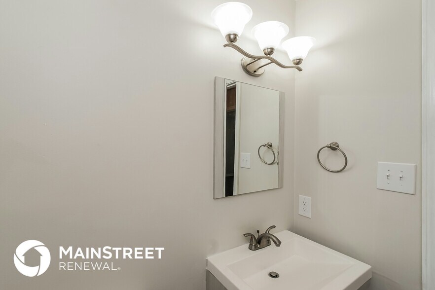 Building Photo - 5821 Whisper Wood Rd