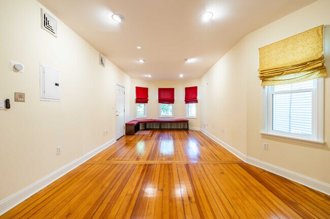 Building Photo - 11 Juliette St