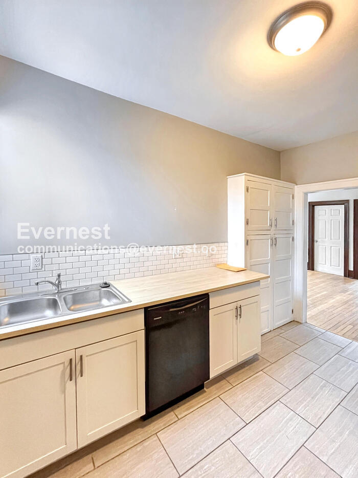 Building Photo - 9429 Brush St