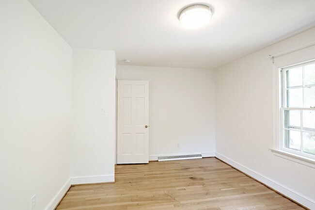 Building Photo - $1,000 Off 1st Month's Rent - Pet-Friendly Near Shops at Stonefield