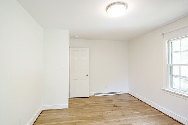 Building Photo - Move-in Ready & Pet-Friendly Rental Near Shops at Stonefield
