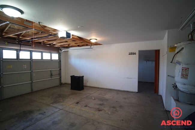 Building Photo - Gorgeous 4 Bedroom Home in Shafter!