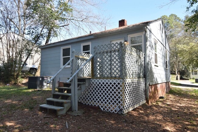 Building Photo - 667 Lorraine Dr