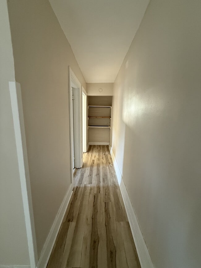 Building Photo - 541 Grafton Ave