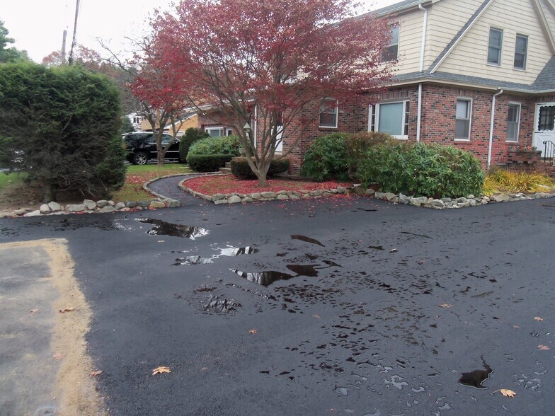 Building Photo - 34 Pond St