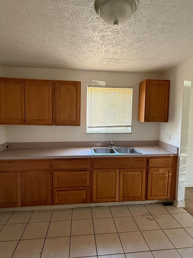 Building Photo - 3bd Townhome Warrensville Section 8