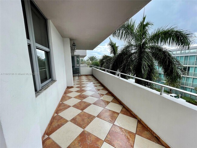 Building Photo - 9225 Collins Ave