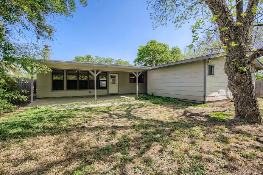 Building Photo - Beautifully updated Northwood home near Northridge Park