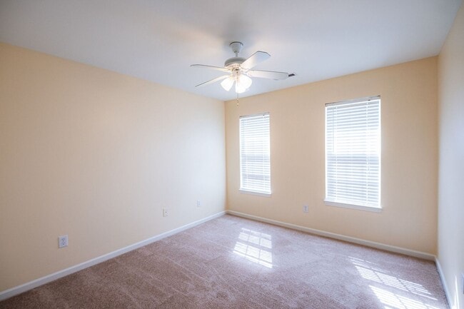 Building Photo - Stunning 6 bedroom 2.5 bathroom corner lot home in High Point with 2 car garage