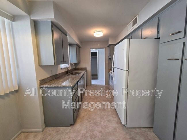 Building Photo - 3308 E Camelback Rd