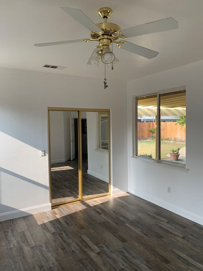 Building Photo - 1259 Mission Dr