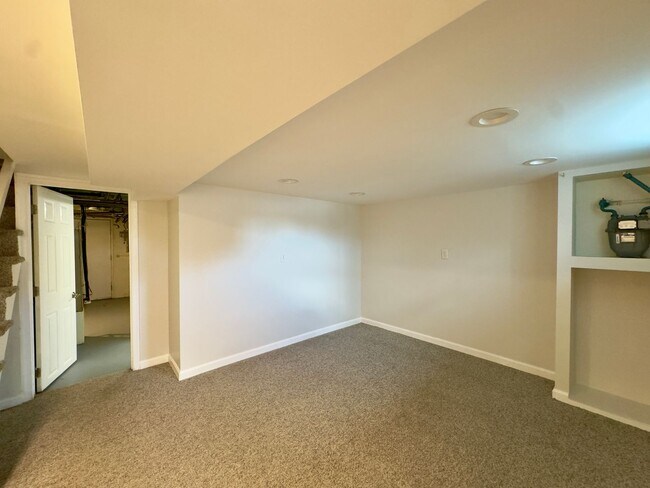 Building Photo - Charming 3 Bedroom/2 Bathroom Townhome in Essex, Baltimore, MD!