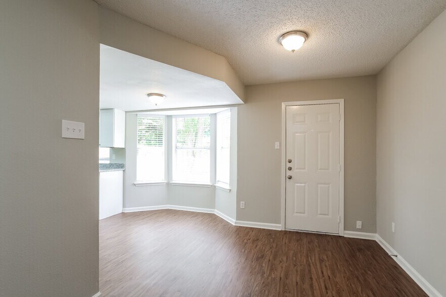 Building Photo - 18711 Droitwich Dr