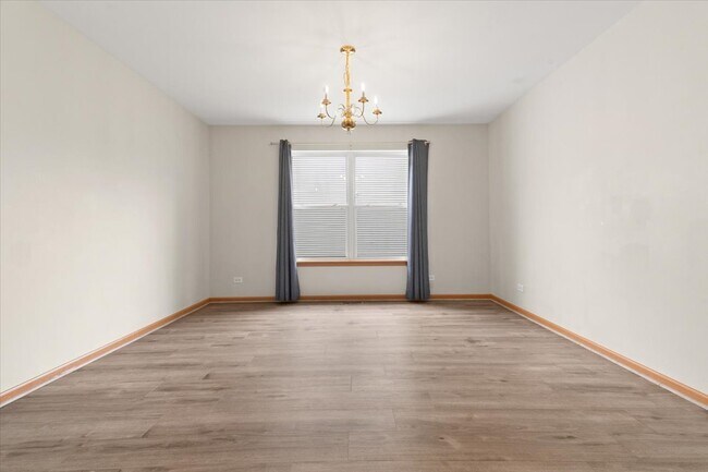 Building Photo - 966 Forest View Way