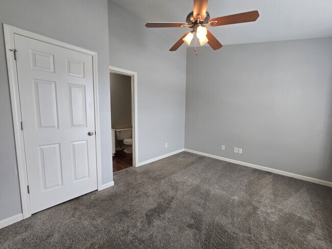 Building Photo - 608 Grasswren Way