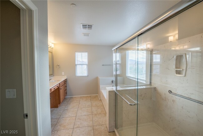 Building Photo - 3012 Camino Largo Ave