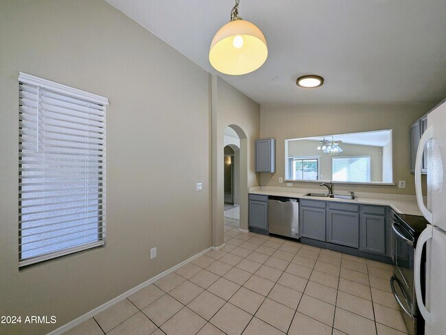 Building Photo - 7059 W Gardenia Ave