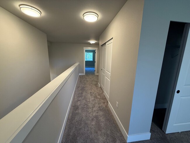 Building Photo - Spacious home in Bremerton.  Apply today t...