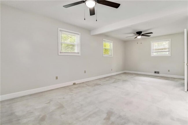 Building Photo - 339 Diane Dr SE