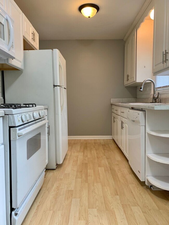 Building Photo - Incredible 4 Bedroom 2 Bathroom Home in Crystal!