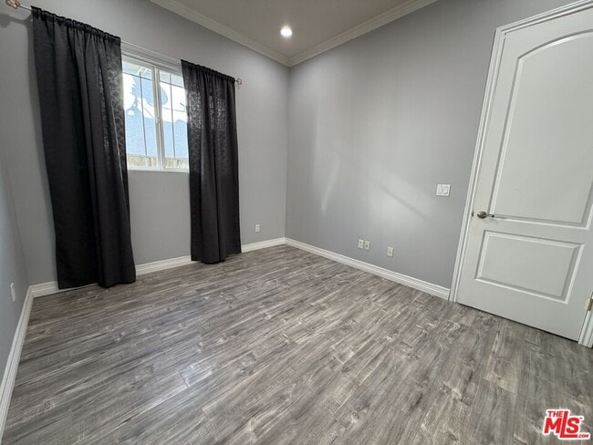 Building Photo - 10006 Samoa Ave