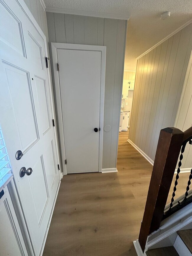 Building Photo - Beautiful 2 Bedroom 1.5 Bath Townhome!