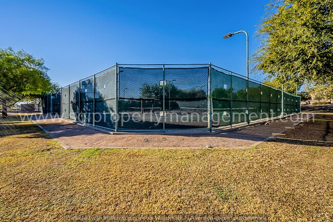 Building Photo - Beautiful split floorplan in a great neigh...