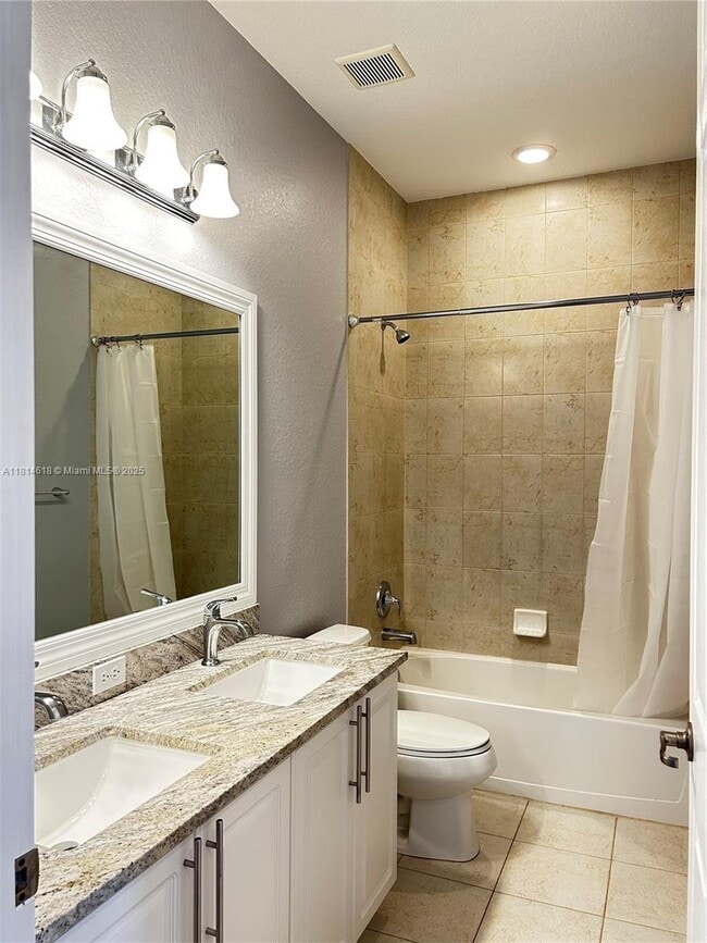 Building Photo - 9980 E Villa Cir