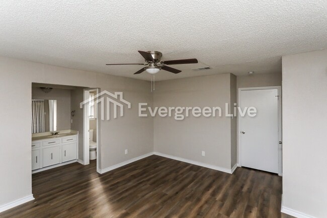 Building Photo - 715 San Juan Dr