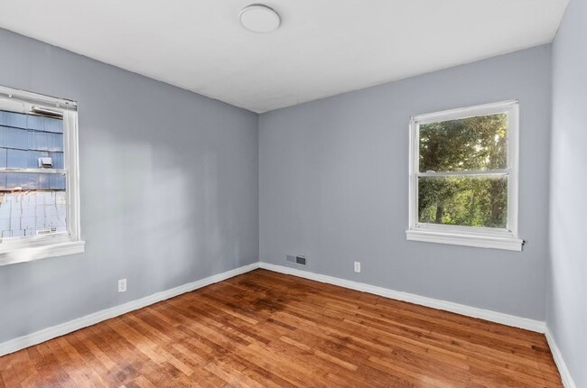 Building Photo - Newly renovated 3 bedroom, 1 bath home wit...