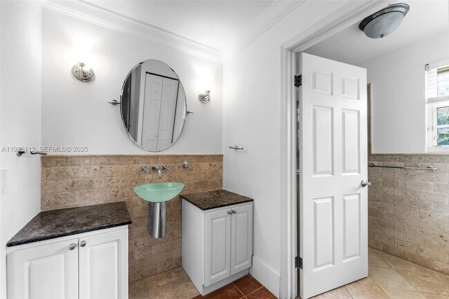 Building Photo - 15016 SW 139th Ave